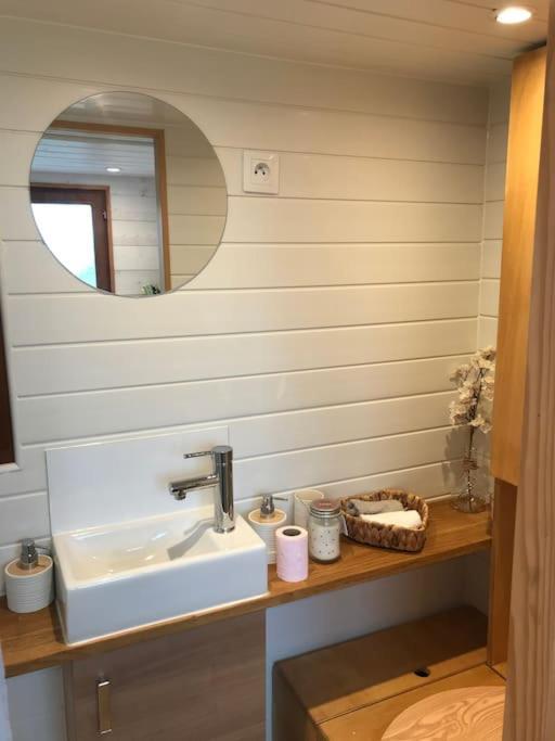 Holiday home Tiny House A La Ferme Pres Paris Et Center Parcs. *